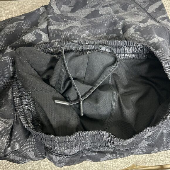 Lululemon Camo Short Gray 9" Inseam Size M - Picture 6 of 6